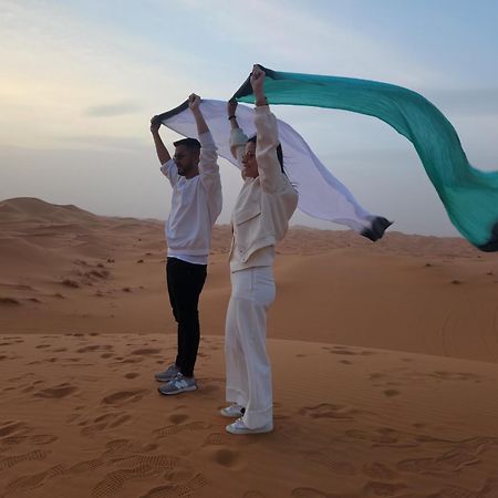 Riadsuerteloca Merzouga Hassilabied Eksteriør bilde The flag of the United Arab Emirates