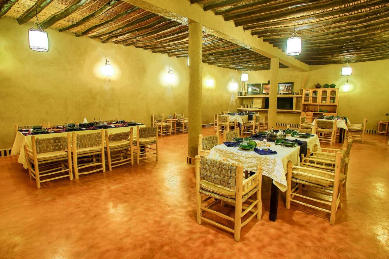 Riadsuerteloca Merzouga Hassilabied Eksteriør bilde The dining room at the Al Maha Desert Resort