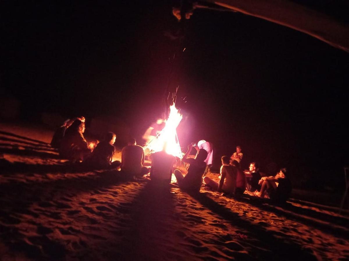 Riadsuerteloca Merzouga Hassilabied Eksteriør bilde A campfire at the 2007 World Scout Jamboree