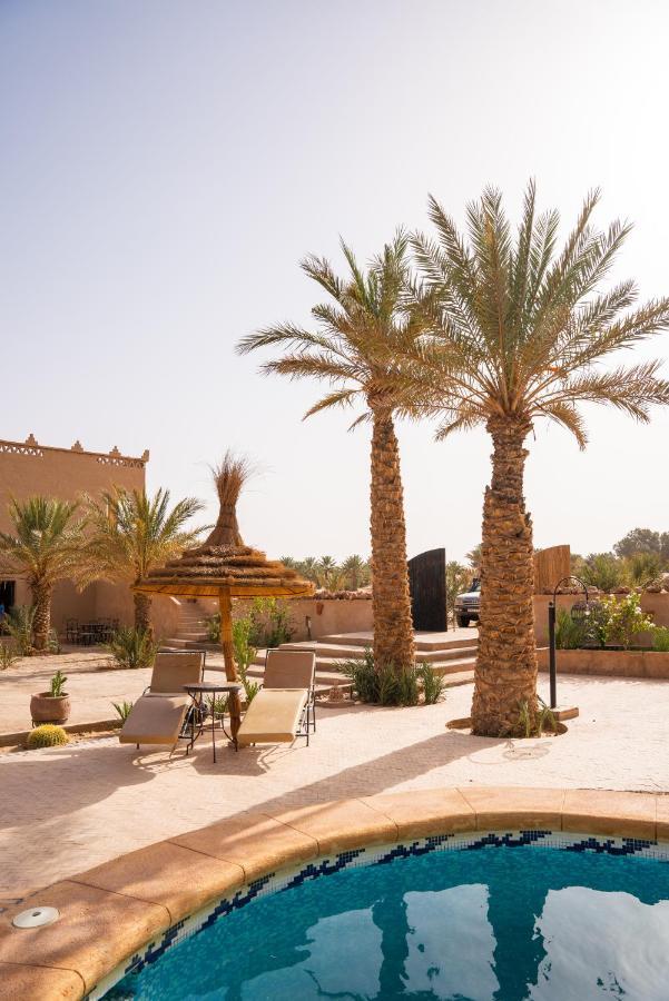 Riadsuerteloca Merzouga Hassilabied Eksteriør bilde The resort's main courtyard