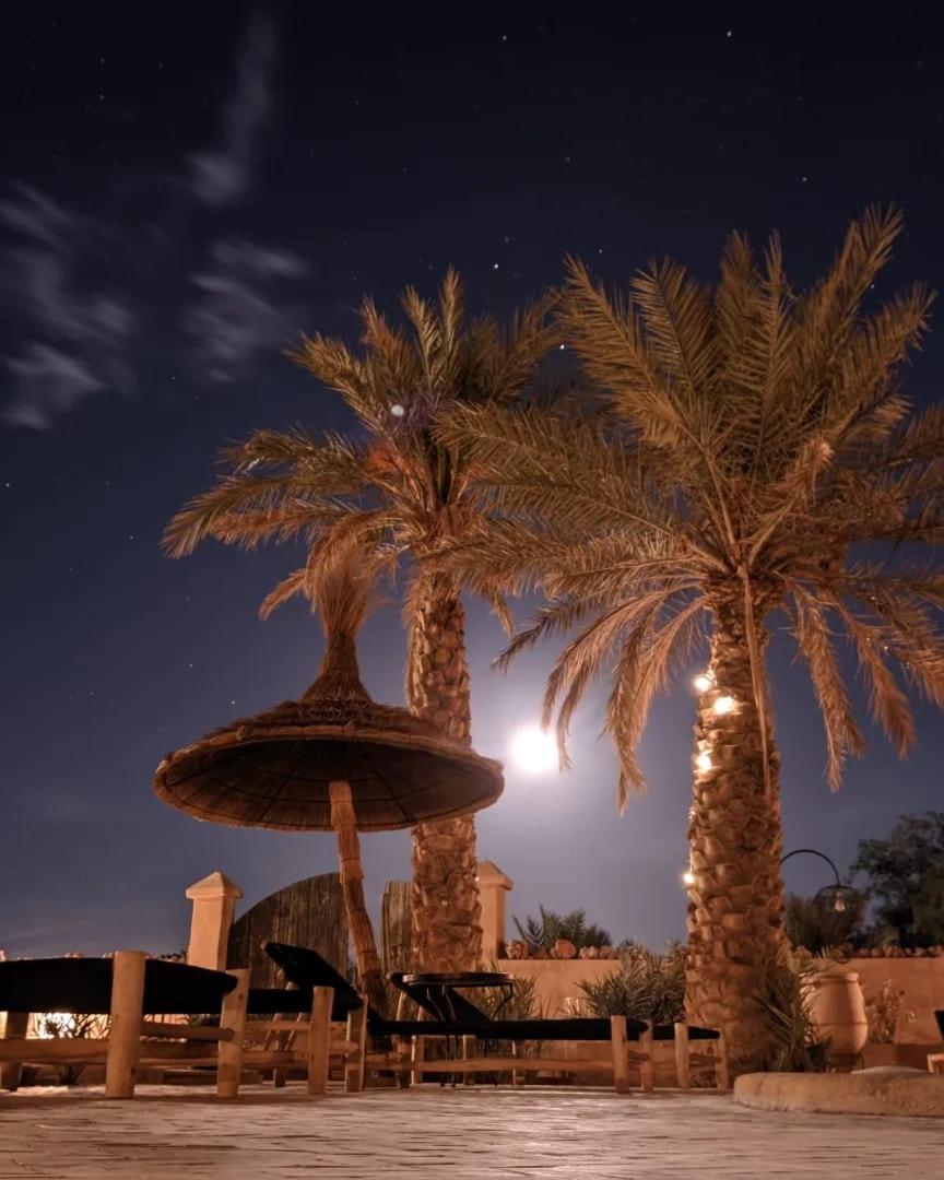Riadsuerteloca Merzouga Hassilabied Eksteriør bilde Fountain at the Oasis of Mara