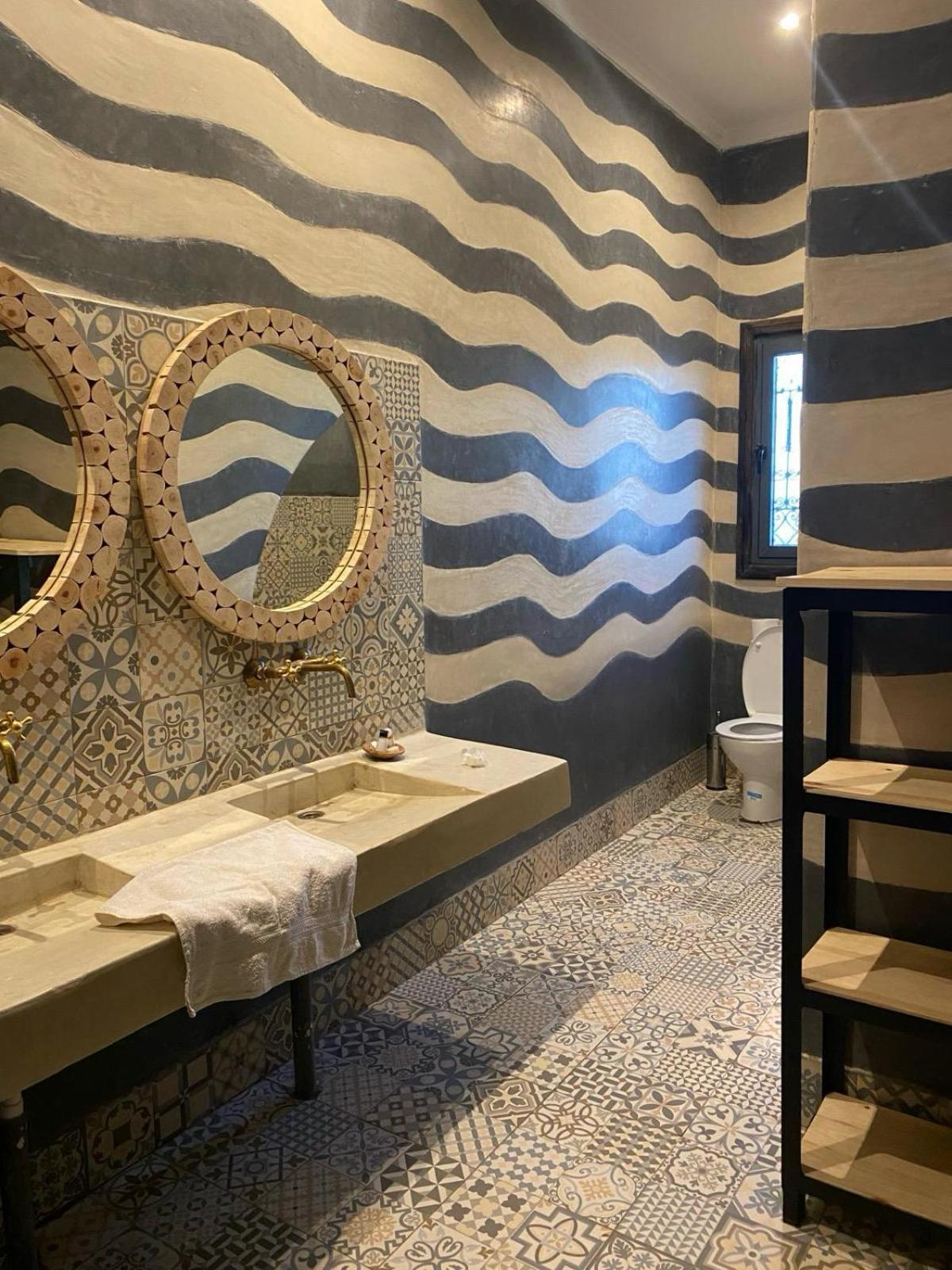 Riadsuerteloca Merzouga Hassilabied Eksteriør bilde Bathroom